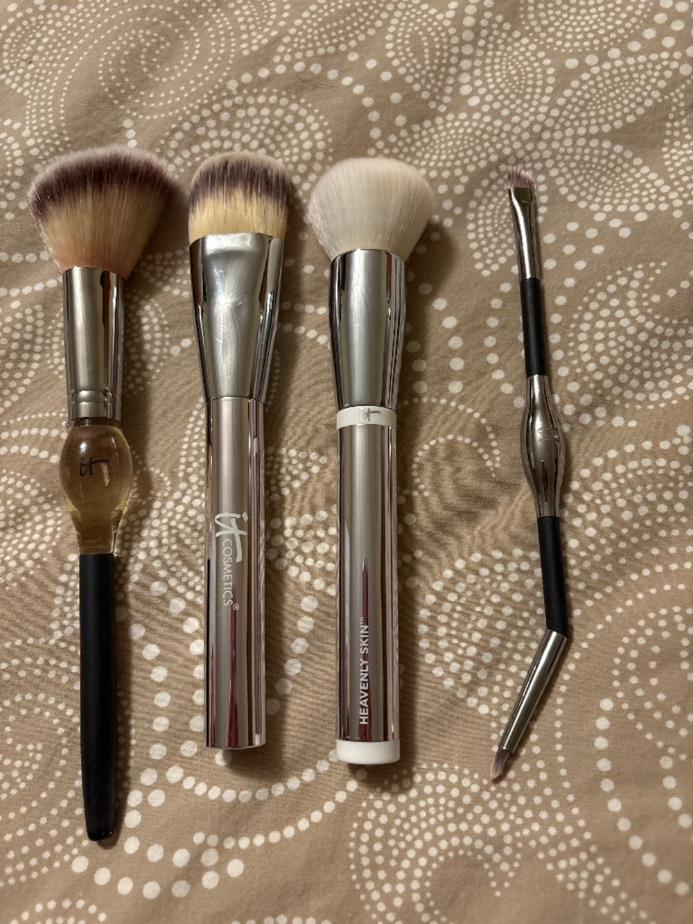 It Cosmetics Gently used brushes